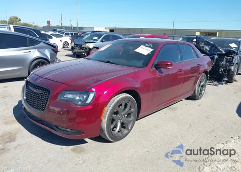 2023 Chrysler 300 300S z USA, uszkodzony, nr VIN 2C3CCABG7PH620410